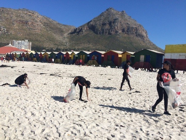 Locals pitch in for Easter holiday beach clean-ups