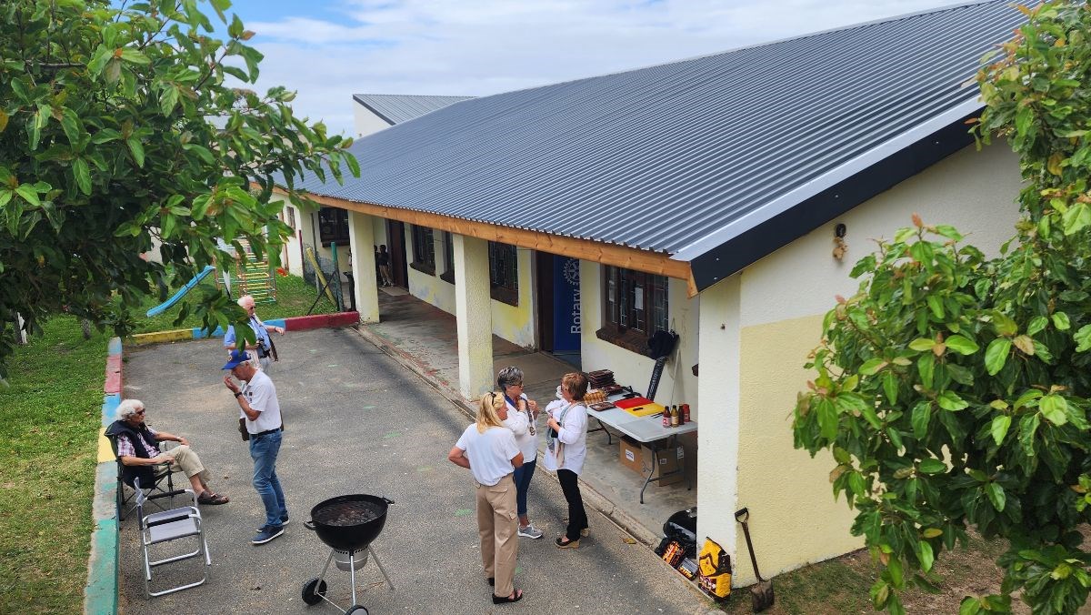 Community partners come together for Sonstraaltjies ECD roof-wetting in Hawston
